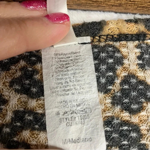 Grateful hearts leopard/black & white striped top size medium - Picture 3 of 6